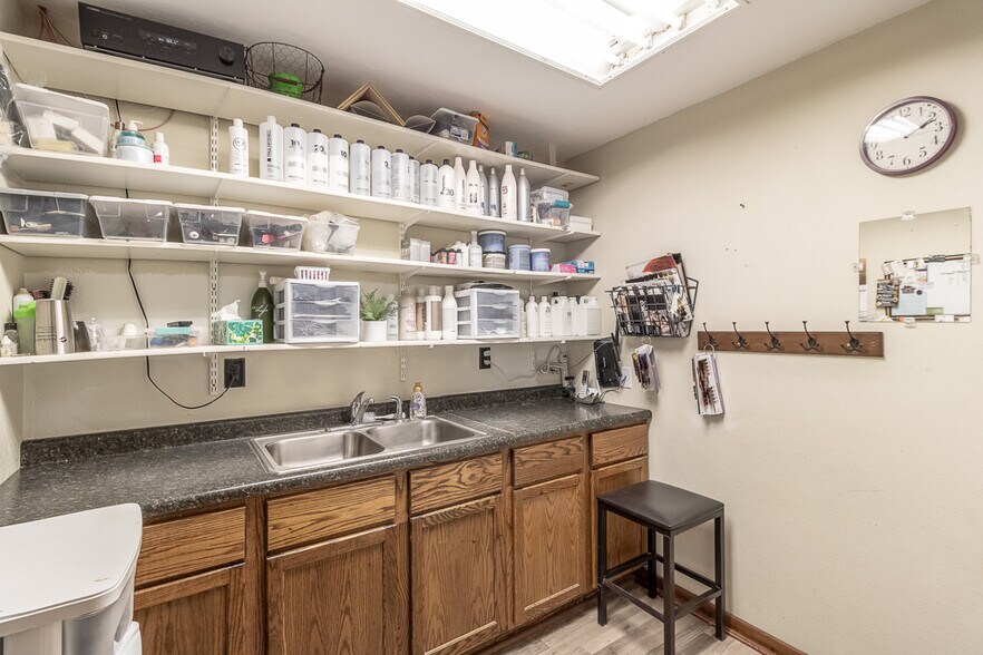 More Photos Of 25 S Park Ave, Le Center General Retail For Sale