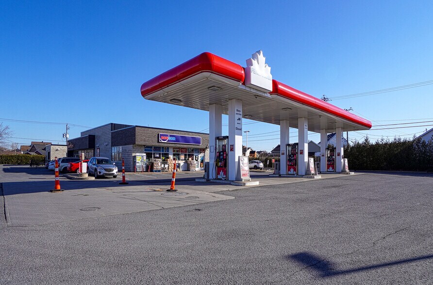More Photos Of 405-415 Rue De Carillon, Saint-jean-sur-richelieu Service Station For Sale