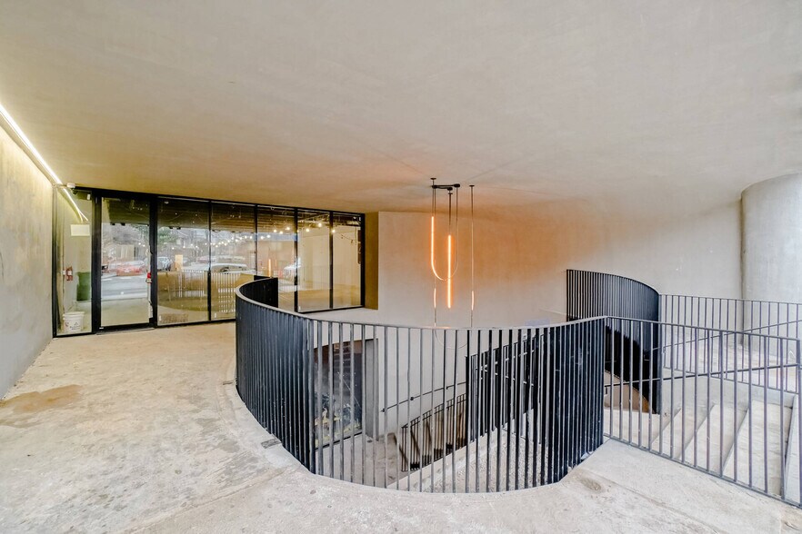 More Photos Of 1305 Dundas St W, Toronto Storefront Retail Office For Lease