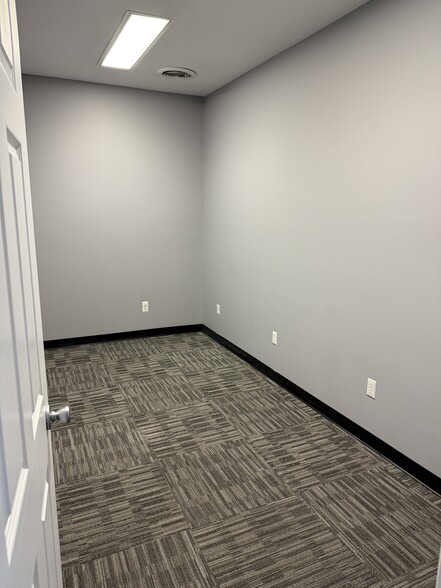 More Photos Of 1871 Gratiot Blvd, Marysville General Retail For Sale