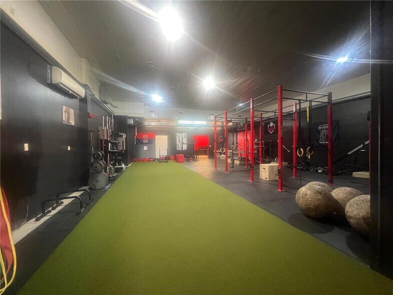 More Photos Of 105 S Mantorville Ave, Kasson Service For Sale