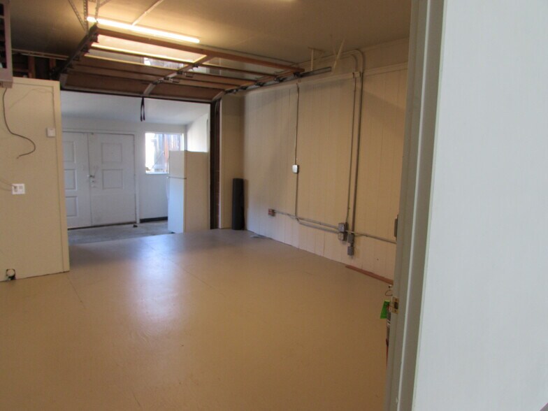More Photos Of 13750 Center St, Carmel Valley General Retail For Lease