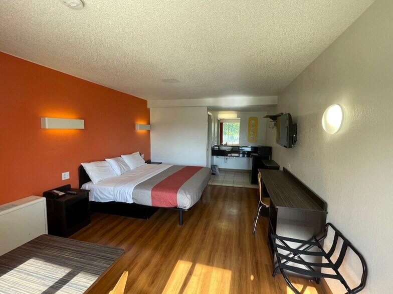 More Photos Of 2700 Curry Rd, Schenectady Hotel For Sale