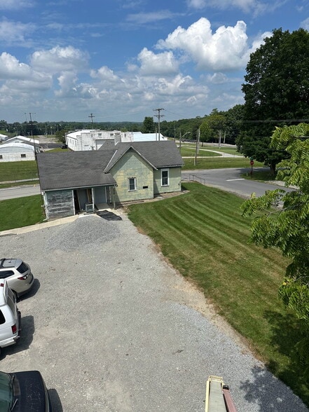 More Photos Of 517 John St, Hillsboro Flex For Sale