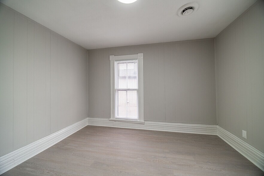 More Photos Of 16-20 W Park St, Westerville Apartments For Sale