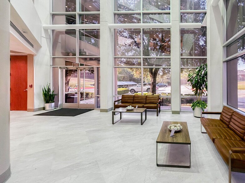 More Photos Of 417 Oakbend Dr, Lewisville Office For Lease