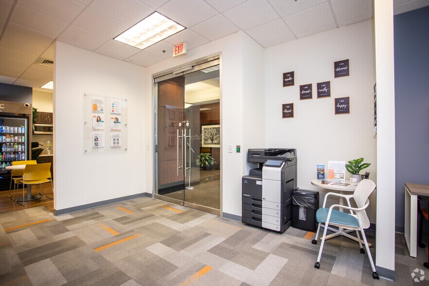 More Photos Of 10926 David Taylor Dr, Charlotte Coworking Space