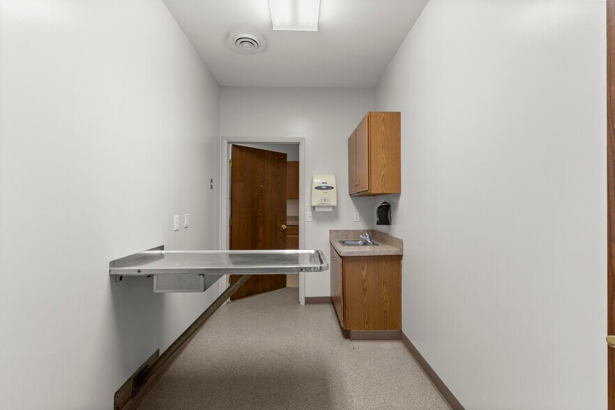 More Photos Of 435 Sumpter rd, Belleville Hospital For Sale