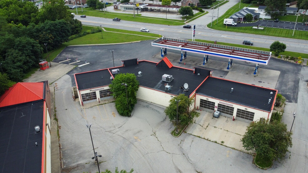 More Photos Of 560 N State Road 135, Greenwood Service Station For Lease