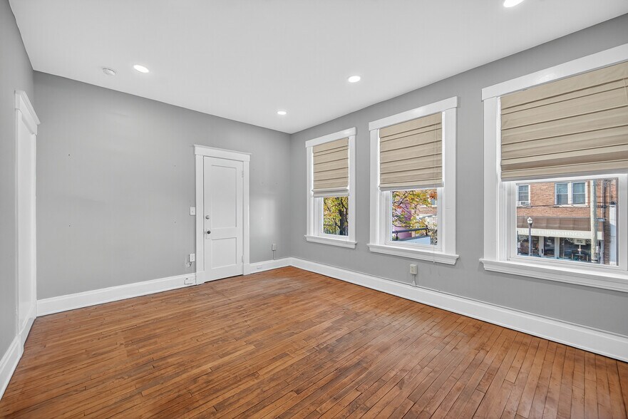 More Photos Of 3055 Madison Rd, Cincinnati Storefront Retail Residential For Lease