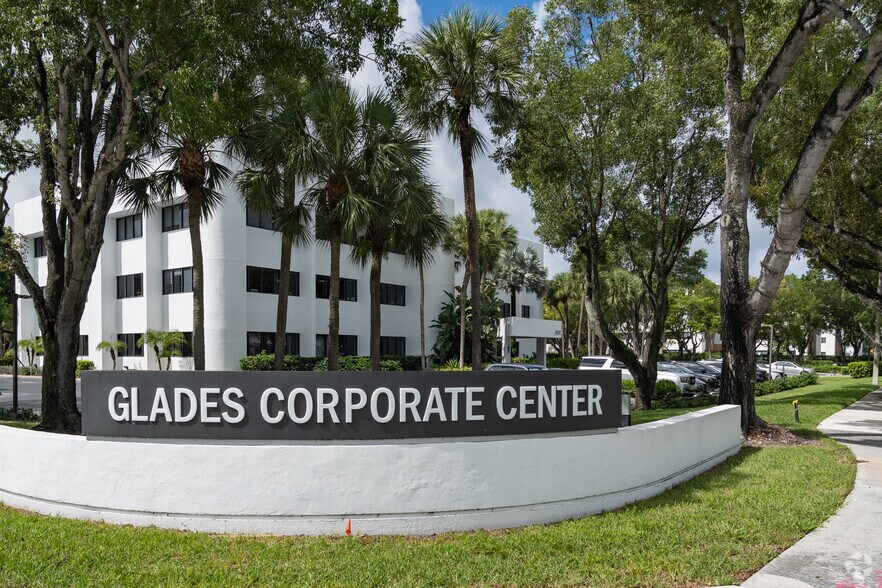 More Photos Of 1800 NW Corporate Blvd, Boca Raton Office For Lease