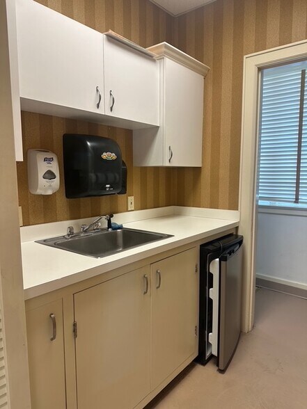 More Photos Of 24 Maple St, Glens Falls Office Residential For Lease