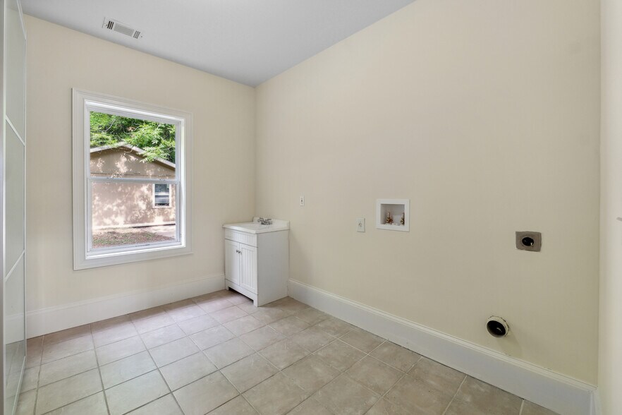 More Photos Of 1303 N Druid Hills Rd NE, Brookhaven Office Residential For Sale