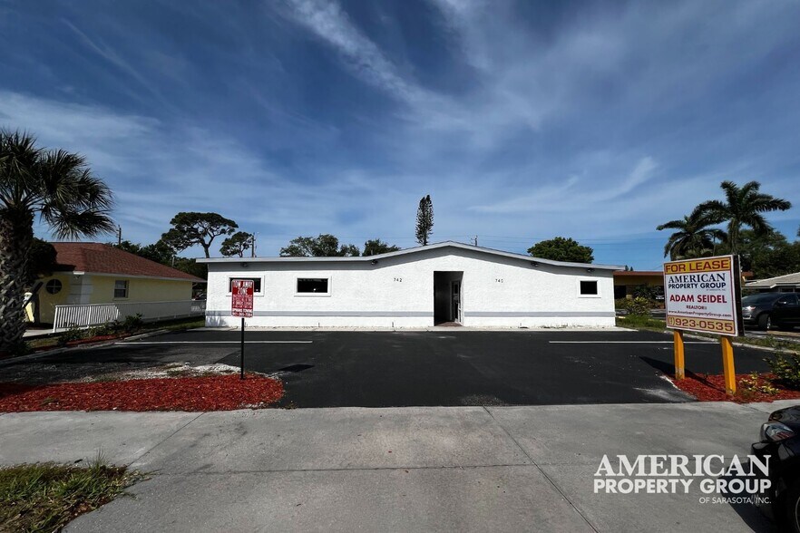More Photos Of 740 The Rialto, Venice Medical For Sale