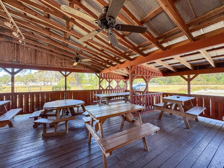 More Photos Of 15525 Shady Hills Rd, Spring Hill Restaurant For Sale