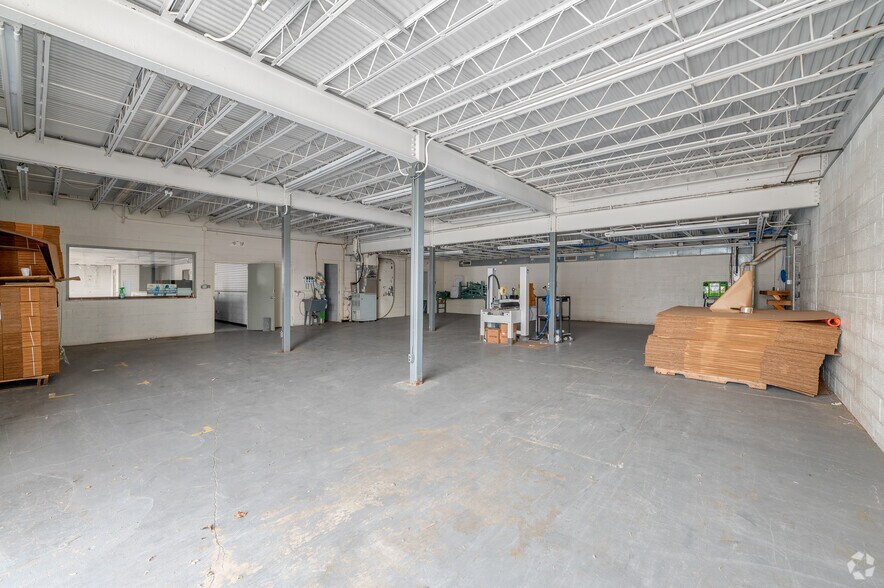 More Photos Of 630 Maryland Ave, Charleston Warehouse For Lease