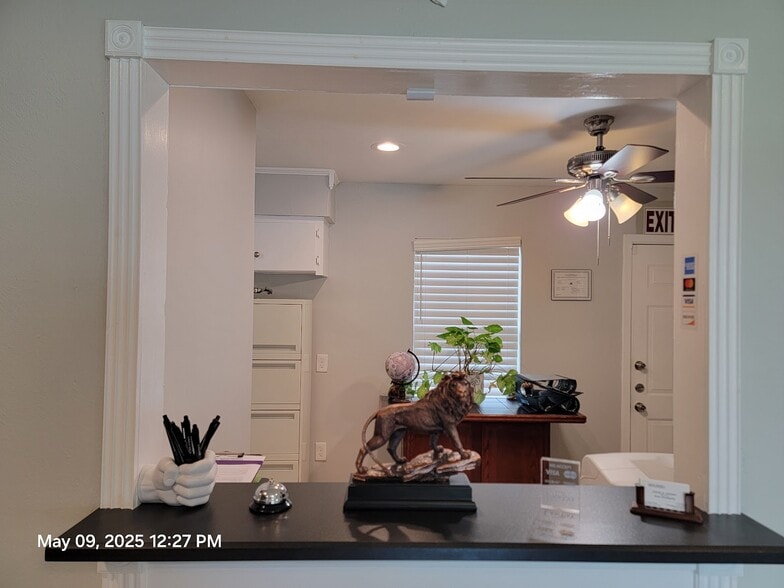 More Photos Of 1913 Hemlock Dr, Haltom City Office For Sale