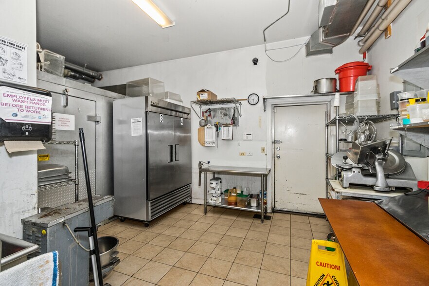 More Photos Of 1653-1655 W Cortland St, Chicago Storefront For Lease