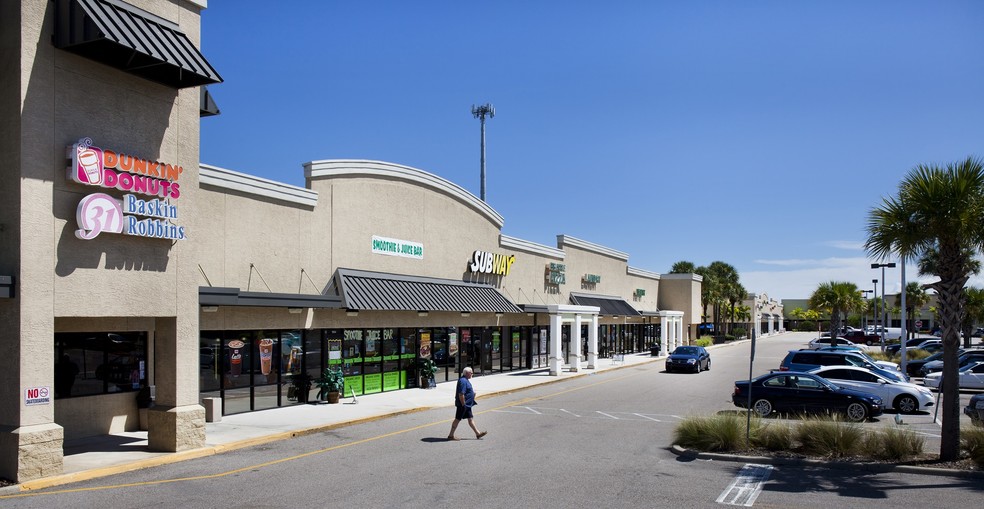 More Photos Of 1764-1868 NE Jensen Beach Blvd, Jensen Beach Bar For Lease