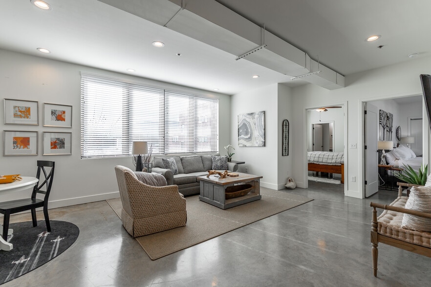 More Photos Of 27 W 19th St, Chattanooga Warehouse For Lease