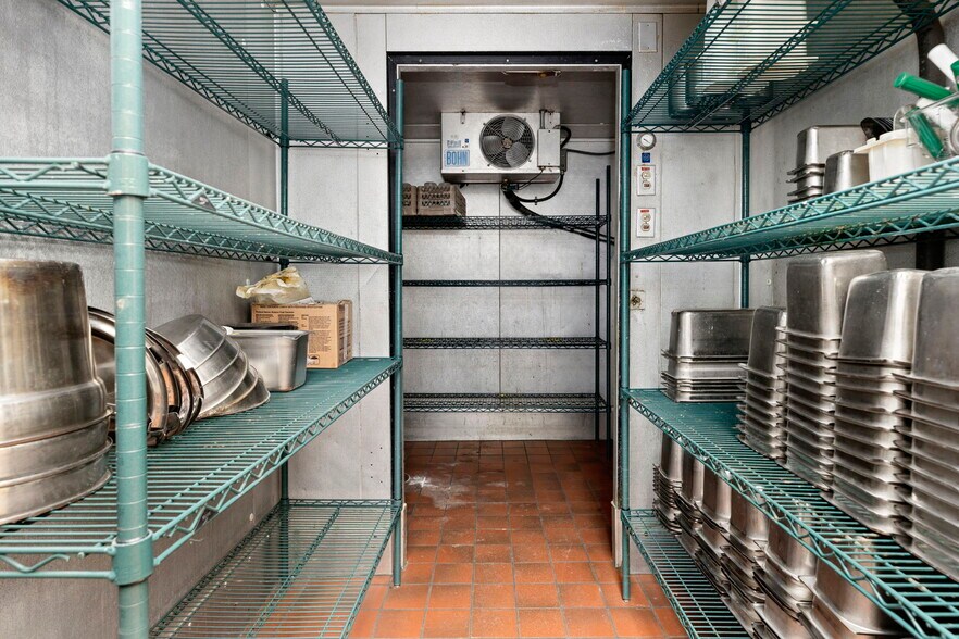 More Photos Of 250 Conicville Rd, Mount Jackson Hotel For Lease