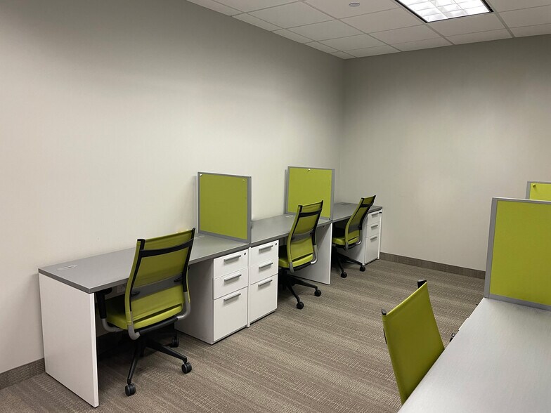 More Photos Of 3100 McKinnon St, Dallas Office For Lease