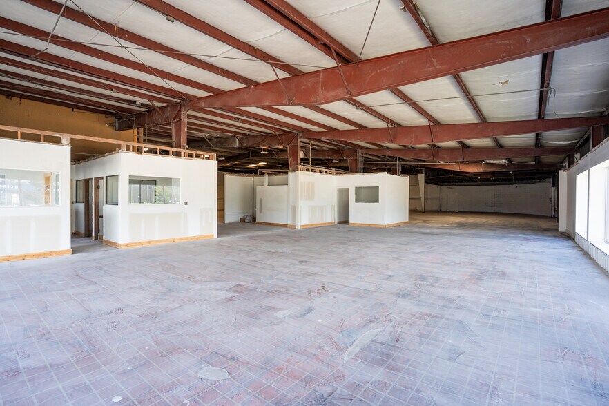 More Photos Of 2025 Williams St, Chattanooga Industrial For Lease