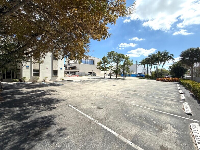 More Photos Of 1960 NE 47th St, Fort Lauderdale Medical For Sale