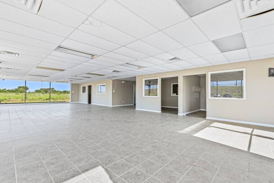 More Photos Of 5878 W US Highway 80, Terrell Showroom For Sale