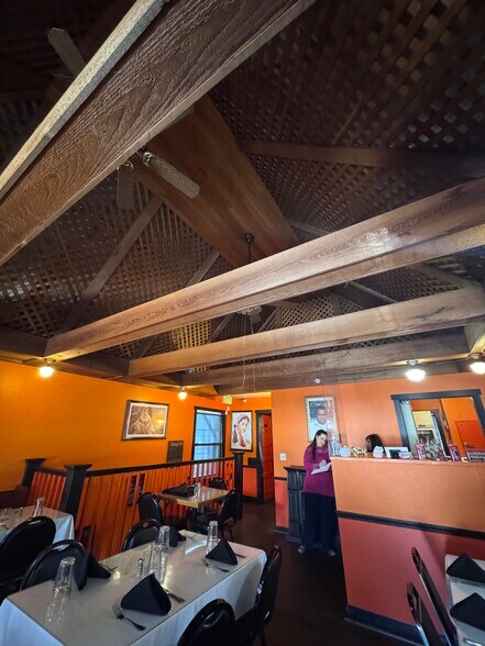 More Photos Of 2924 E Burnside St, Portland Restaurant For Lease