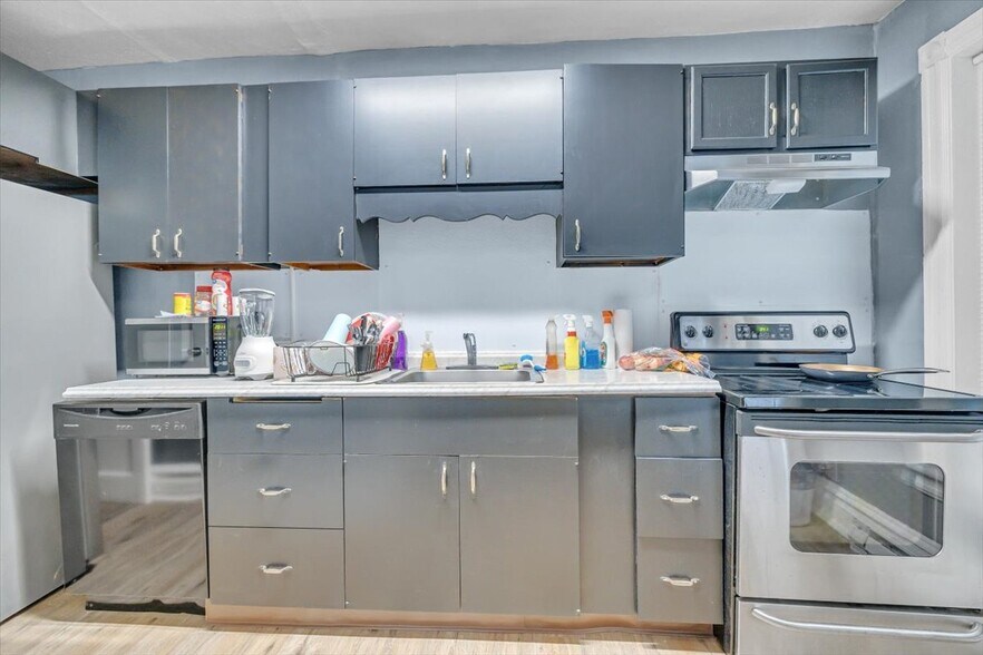 More Photos Of 2312 S 5th St, Allentown Self Storage For Sale