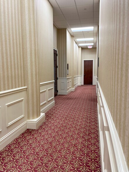 More Photos Of 4425 N Port Washington Rd, Glendale Office For Lease