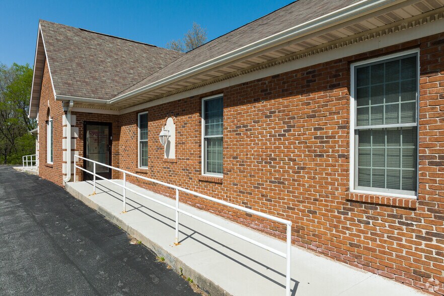 More Photos Of 3890 N Illinois St, Swansea Medical For Lease