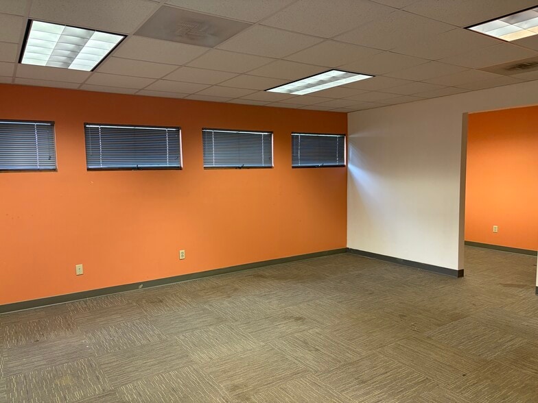 More Photos Of 47 Alice Dr, Akron Office For Lease
