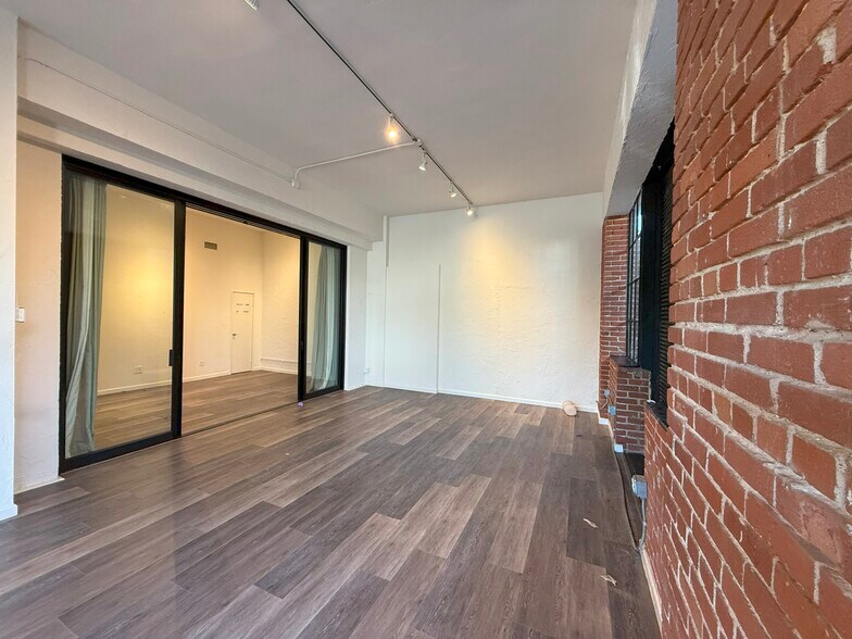 More Photos Of 2823-211 Main St, Santa Monica Loft Creative Space For Lease