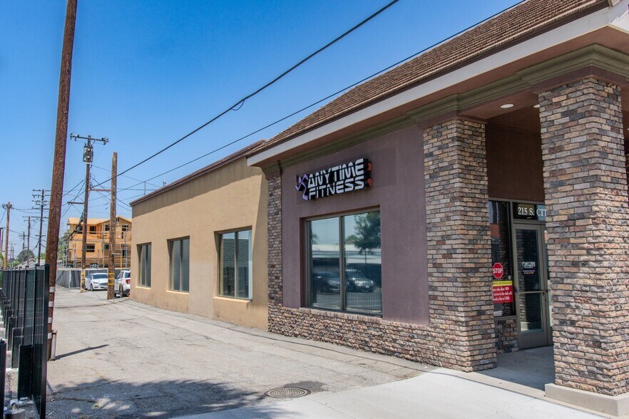 More Photos Of 215 S Citrus Ave, Covina Storefront For Lease