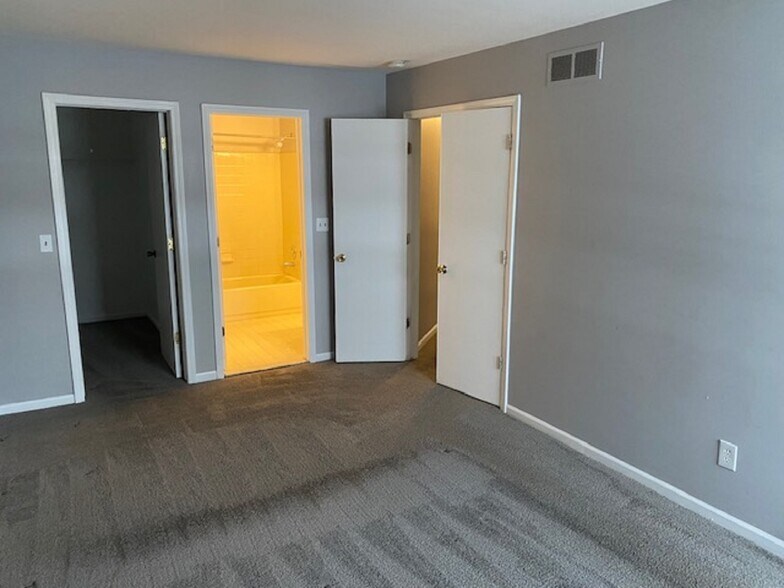 More Photos Of 38579 Wellington Dr, Clinton Township Multifamily For Sale