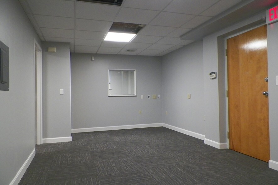 More Photos Of 1075 Smith St, Providence Medical For Lease