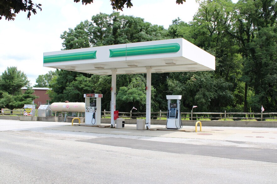 More Photos Of 10543 Old Lake Rd, Lake City Service Station For Sale