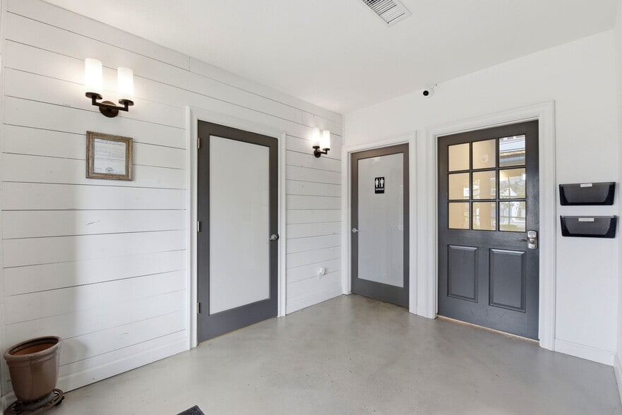 More Photos Of 603 W 11th St, Houston Office For Lease