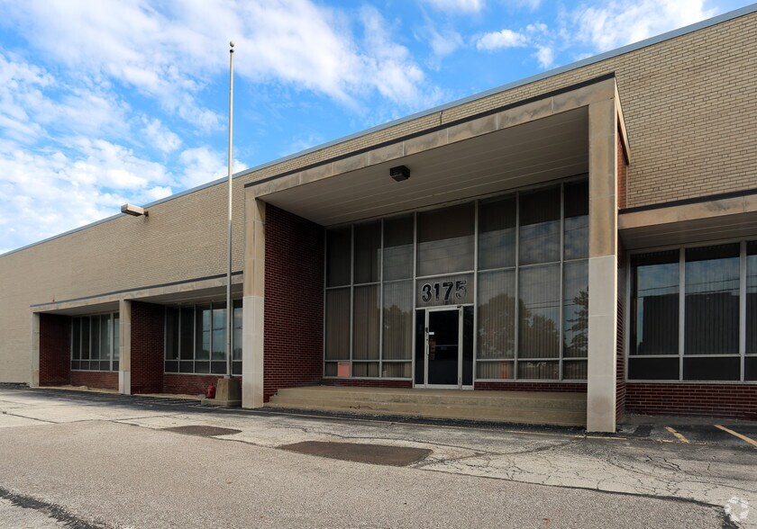 More Photos Of 3175 Gilchrist Rd, Mogadore Warehouse For Lease