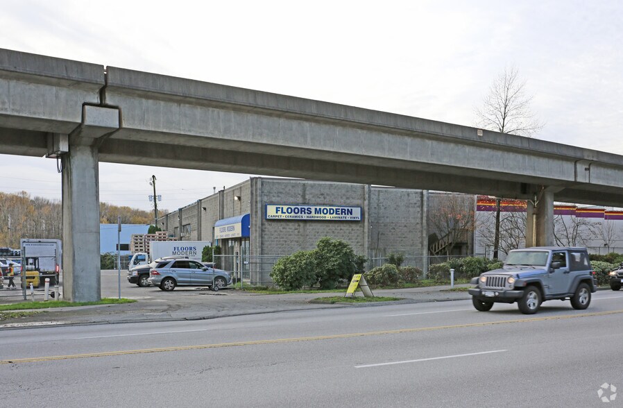 More Photos Of 320A Stewardson Way, New Westminster Showroom For Sale