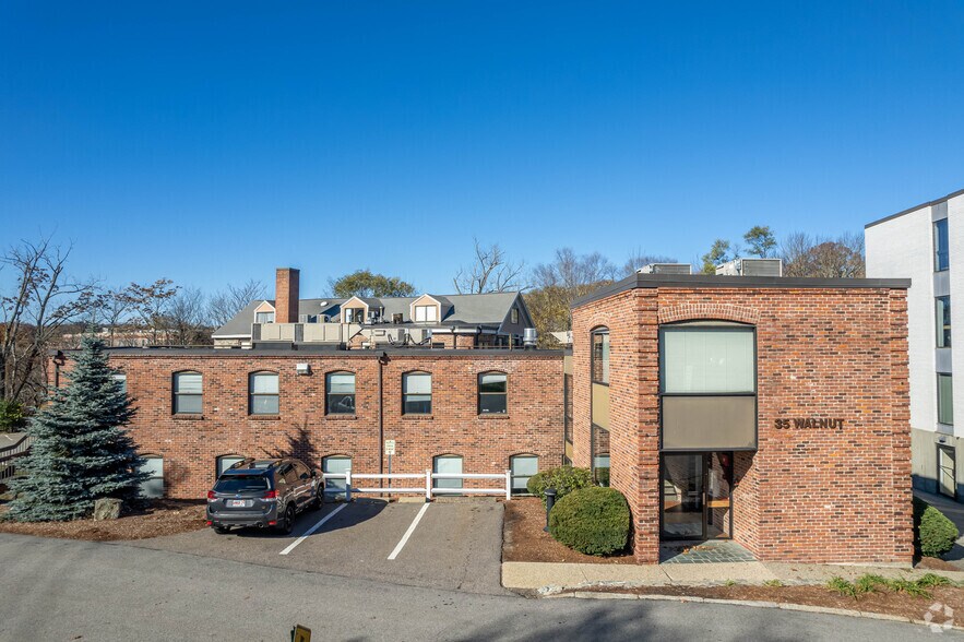 More Photos Of 35 Walnut St, Wellesley Office For Lease