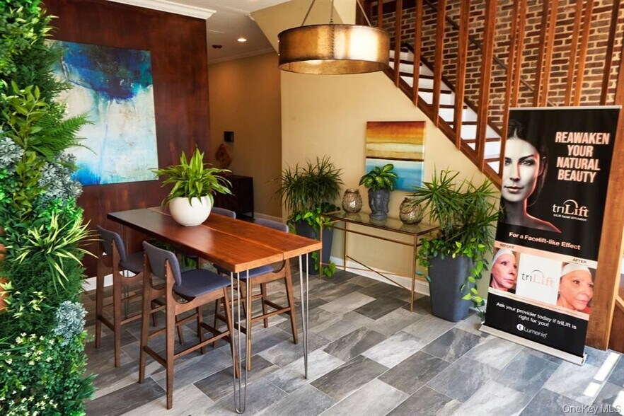 More Photos Of 223 E Park Ave, Long Beach General Retail For Sale