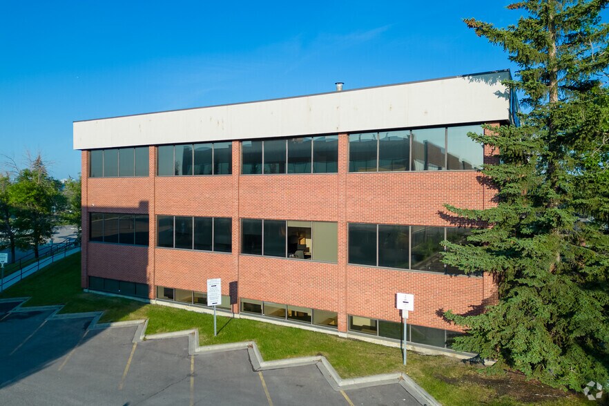 More Photos Of 2711 39th Ave NE, Calgary Office For Lease