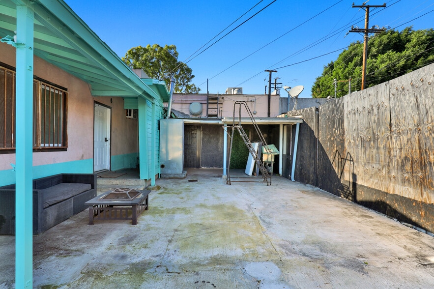 More Photos Of 1862 Santa Fe Ave, Long Beach Storefront For Lease