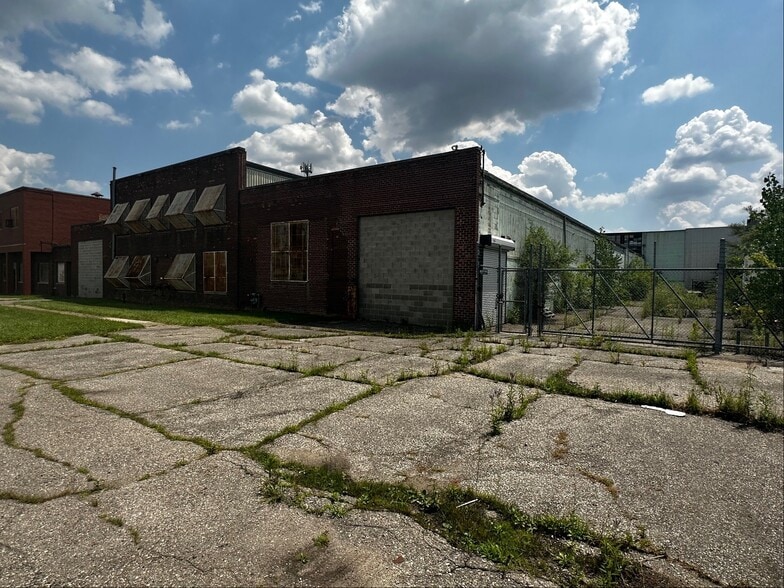 More Photos Of 13881 Elmira St, Detroit Industrial For Sale