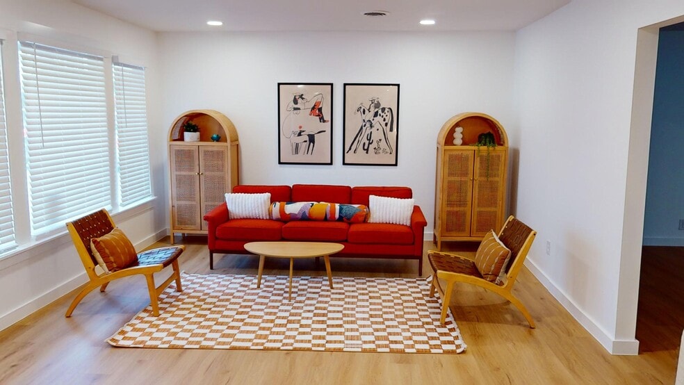 More Photos Of 4311 S 1st St, Austin Office For Sale