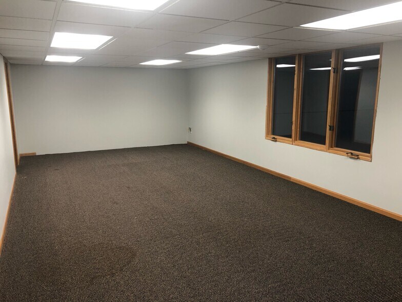 More Photos Of 700 N Peace Rd, Dekalb Light Manufacturing For Sale