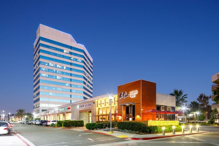 More Photos Of 17011 Beach Blvd, Huntington Beach Office For Lease